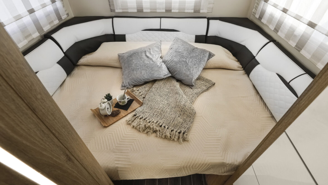  U shape lounge sleeping area Roller Team 746