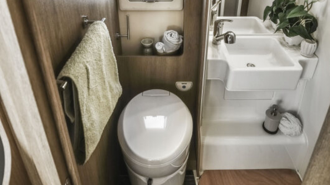 = Roller Team 746 toilet shower