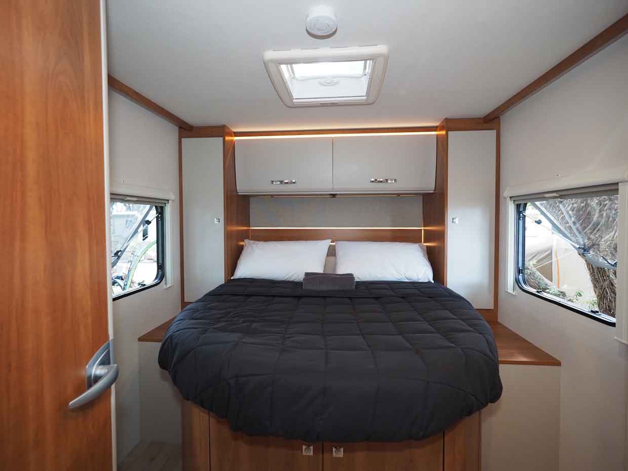 rv island bed