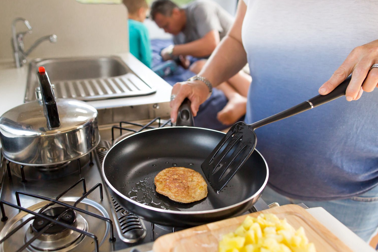  Cooking in motorhome on hob/burner
