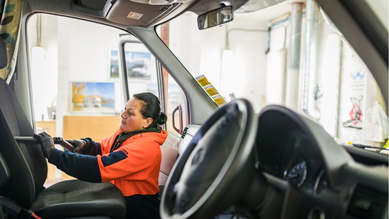  Cleaning the inside of a motorhome
