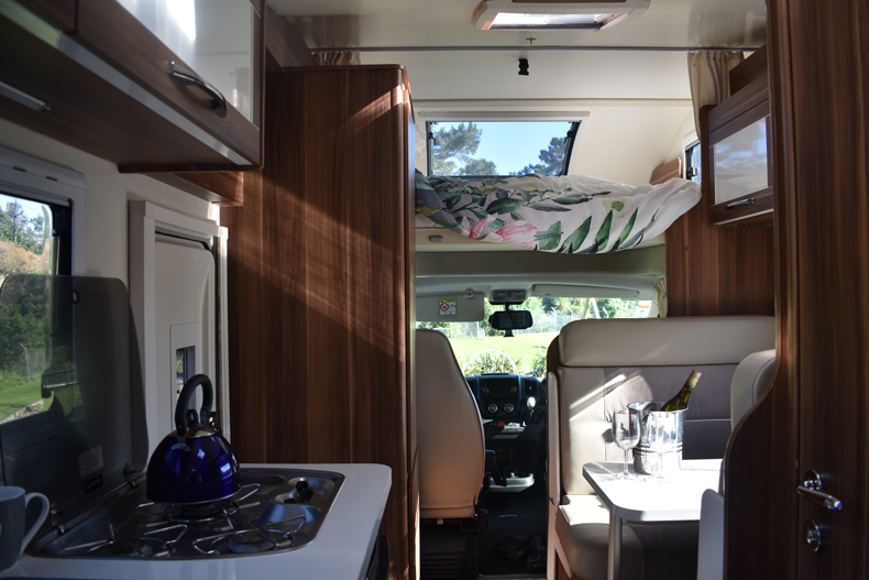 auto roller 746 motorhome lounge