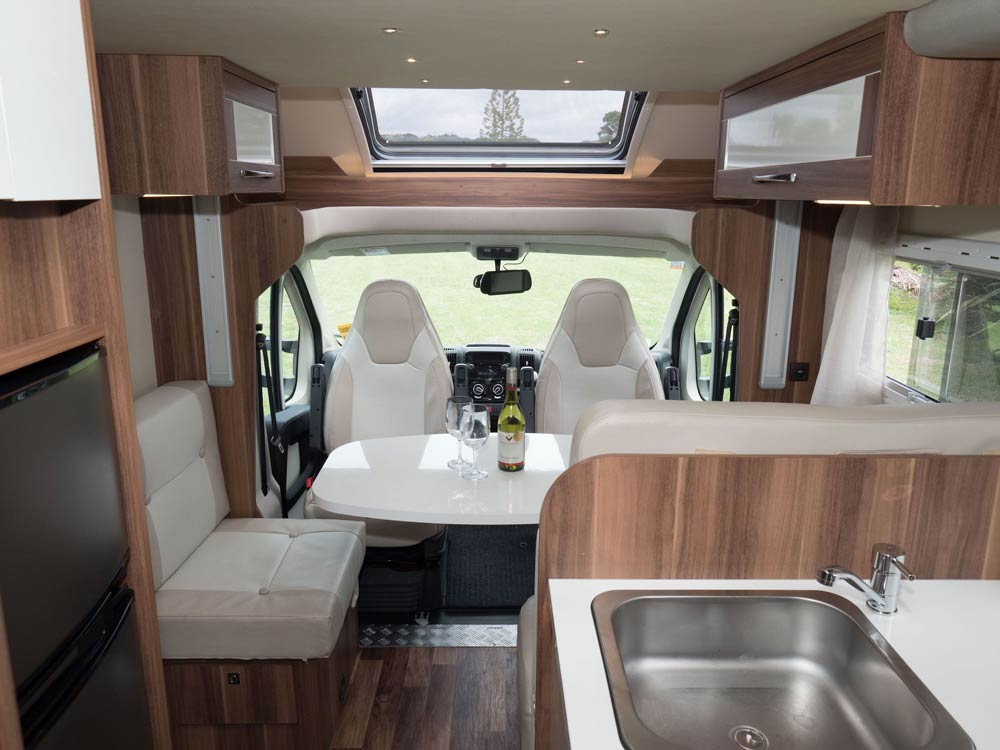 t-line 740 rv lounge