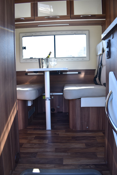 auto-roller 746 motorhome lounge