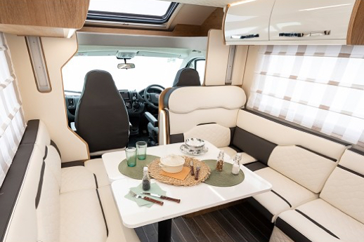 Auto-Roller 707 dinette
