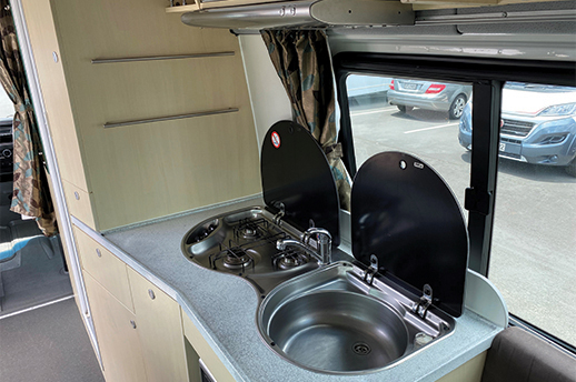 Getaway V694 kitchen