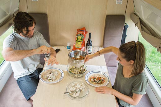 RV Toyota Voyager T540 dinette